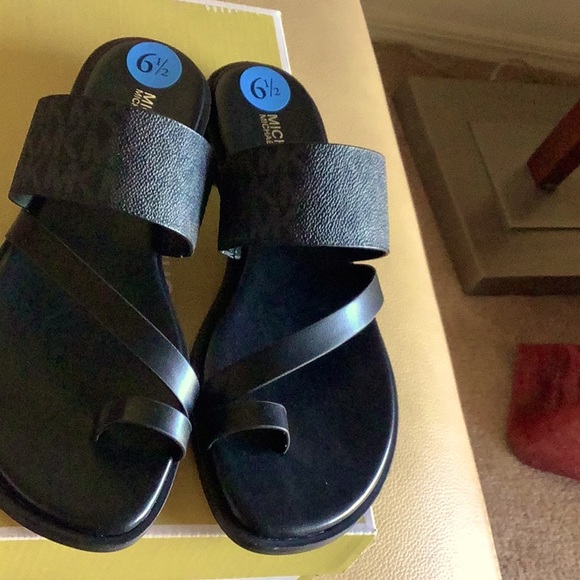 Nelson Michael Kors black Sandals. - Picture 1 of 8
